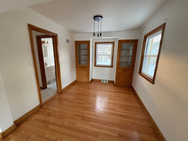 Building Photo - Newly remodeled single family with lots of space!!