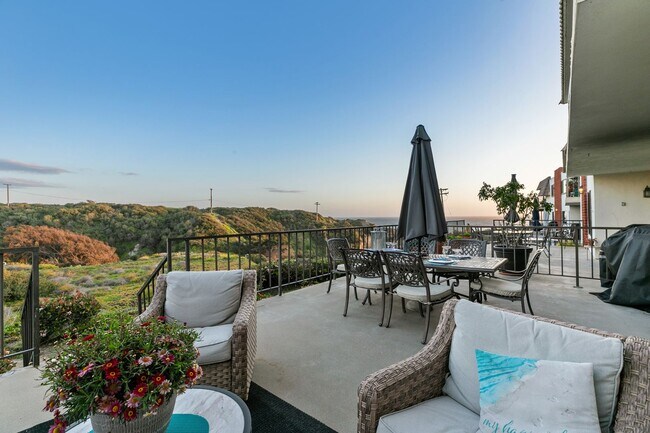 Building Photo - short term rental in the loop