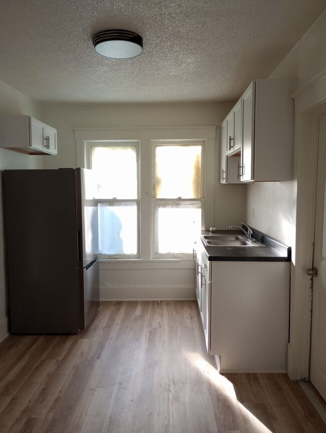 Building Photo - 615 Rebecca St