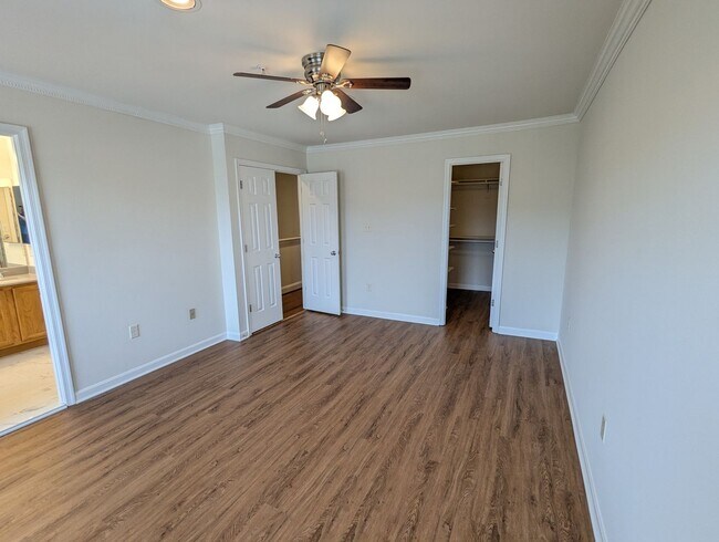 Building Photo - Renovated Townhouse in Frederick ready for...
