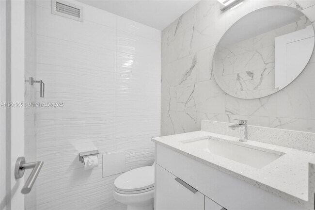 Building Photo - 2501 S Ocean Dr