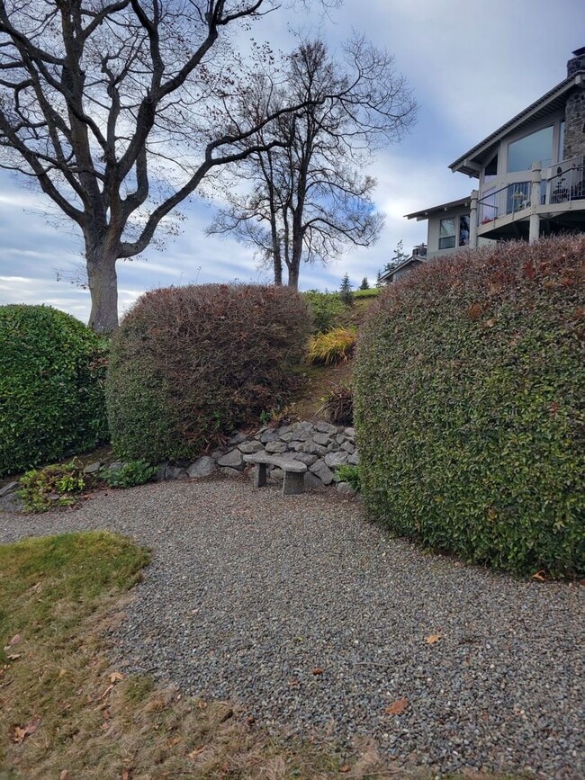 Building Photo - 2BD Condo Located in Charming Neighborhood...