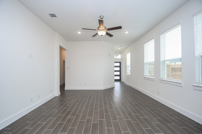 Building Photo - 2823 Sunrise Fld Ln