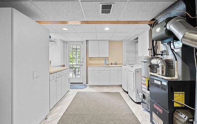 Building Photo - Charming Home! 4 Bedroom 2.5 Bathroom - Hopewell