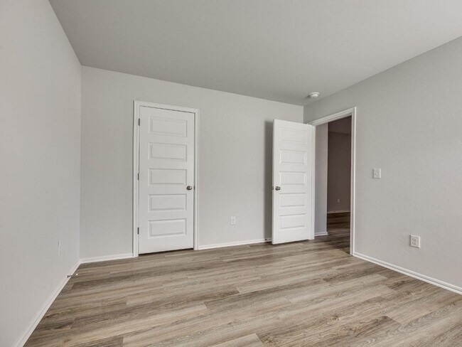 Building Photo - 10044 SW 40th St