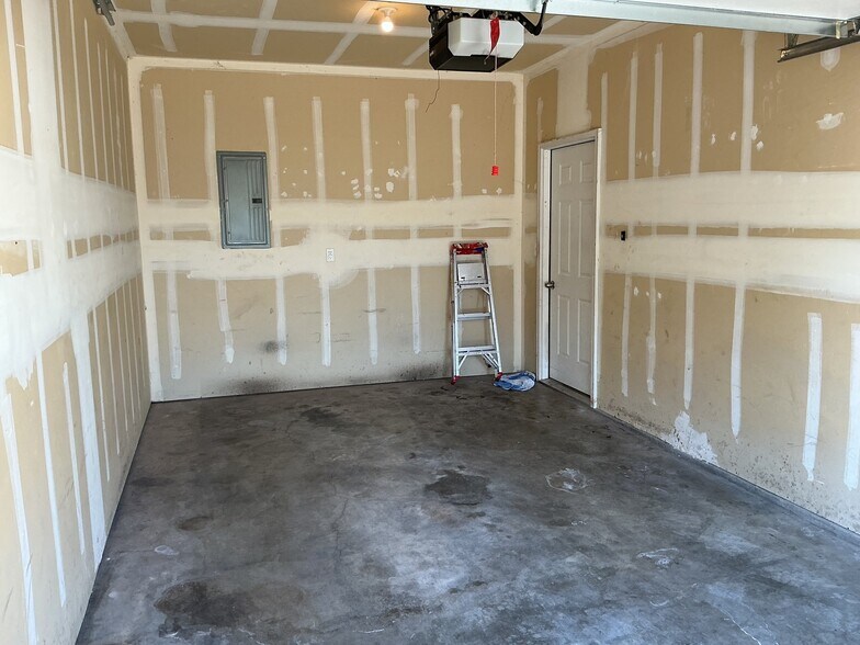 Building Photo - 3330 Apple Blossom Way