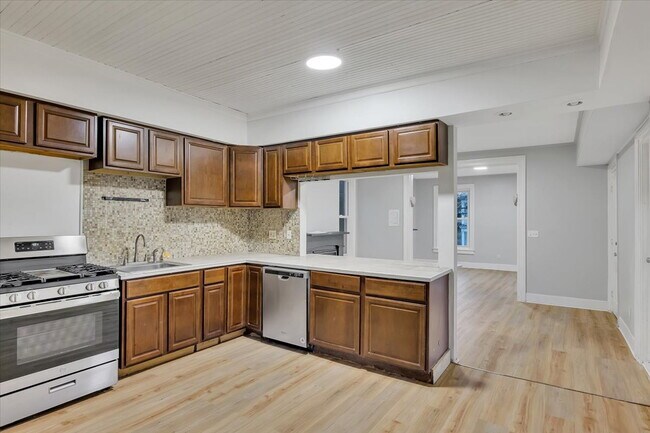 Building Photo - "Spacious 3-Bed Home at 57 1/2 Saratoga Av...