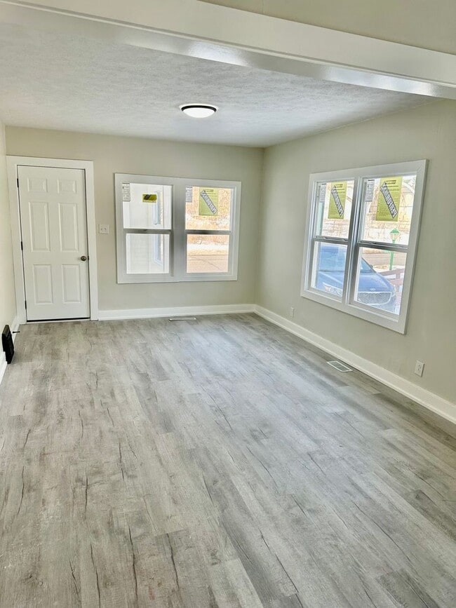 Building Photo - Charming Completely Remodeled Home!