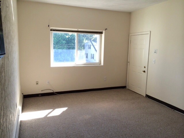 Building Photo - 65 Woodlawn Ave