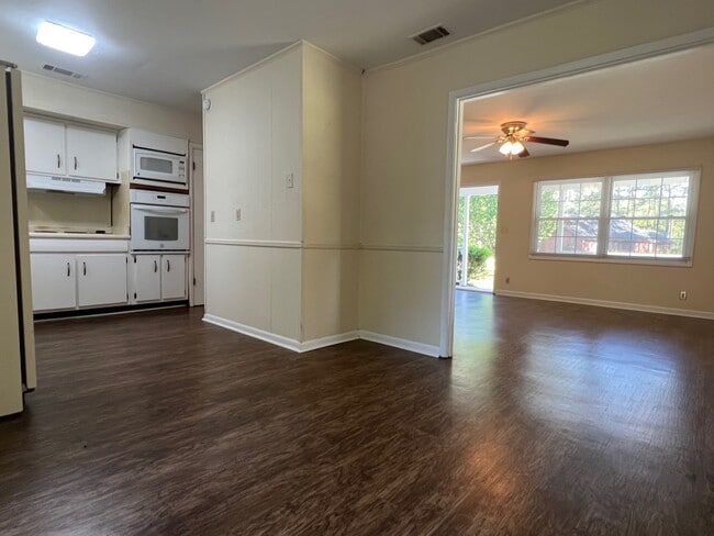 Building Photo - 109 Pound Dr