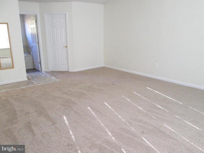 Building Photo - 1300 Treasure Dr