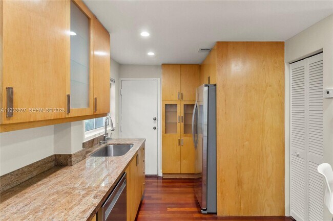 Building Photo - 1605 Euclid Ave