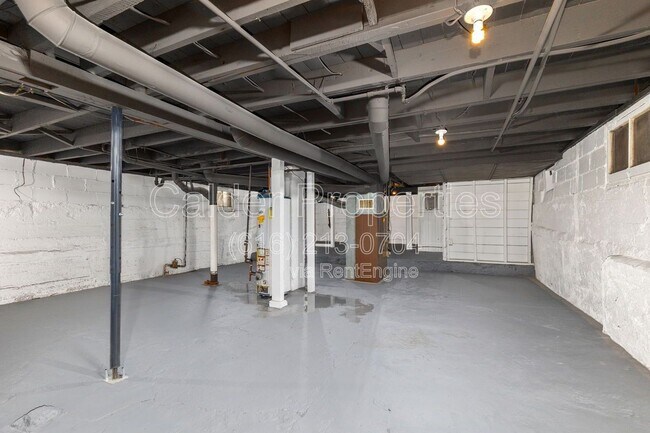 Building Photo - 950 Merritt St SE