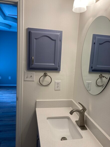 Building Photo - 910 English Ave