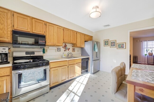 Building Photo - 68 Colgate Ave