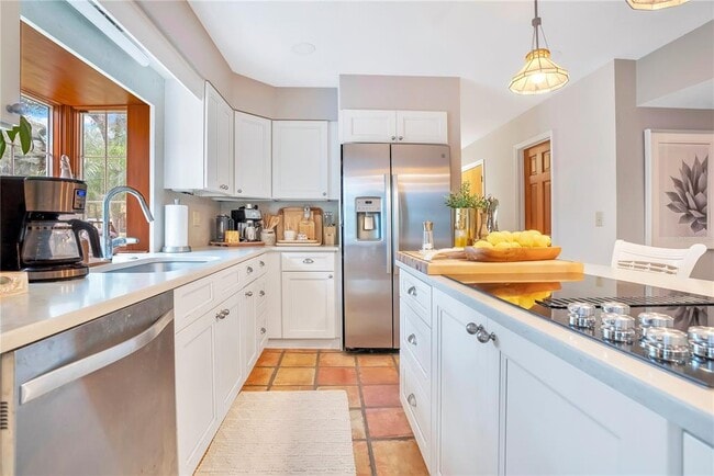 Building Photo - 8 Fernwood Trail