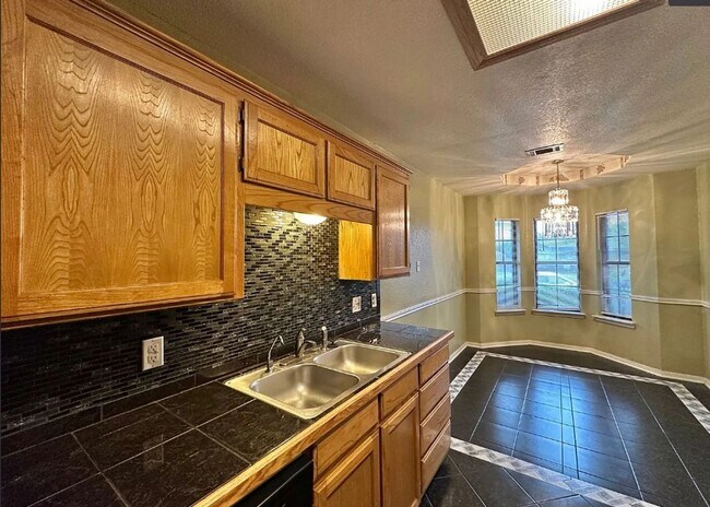 Building Photo - Thoughtfully Designed Home with Spacious Interior
