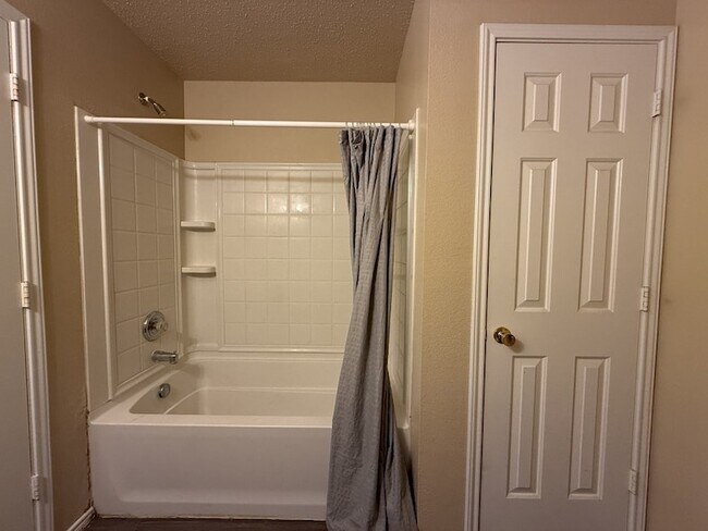 Building Photo - 3625 Clydesdale Dr