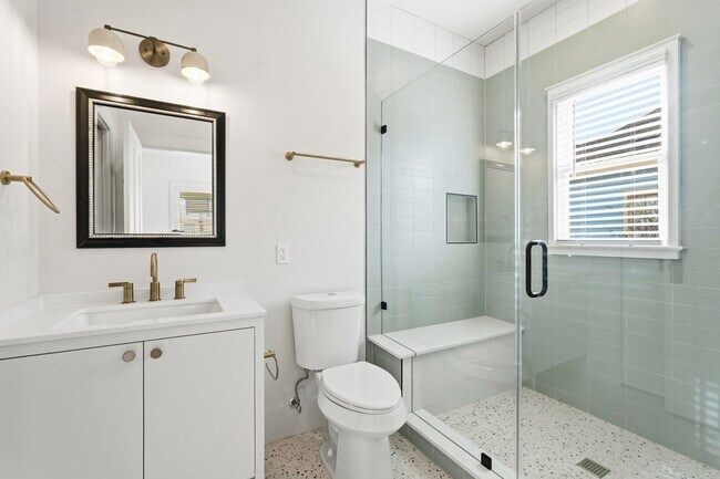 Building Photo - 2122 Hardy St