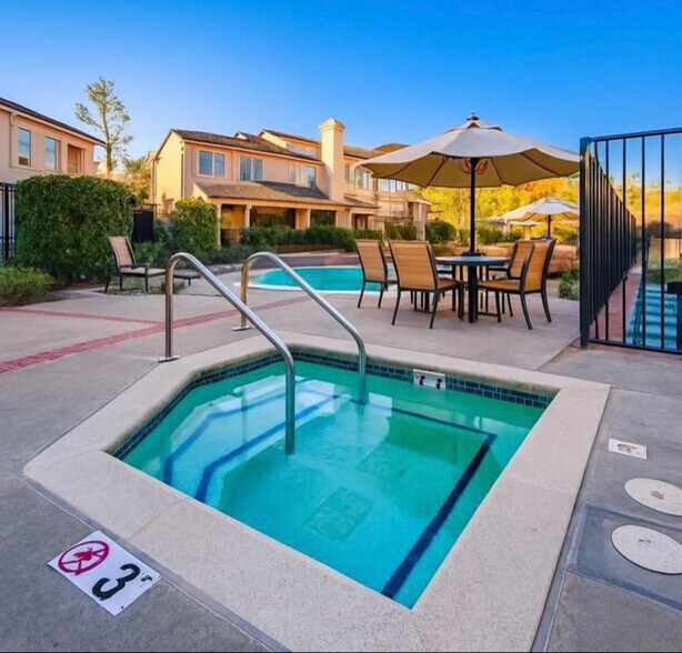 Building Photo - 9205 Camino Del Verde