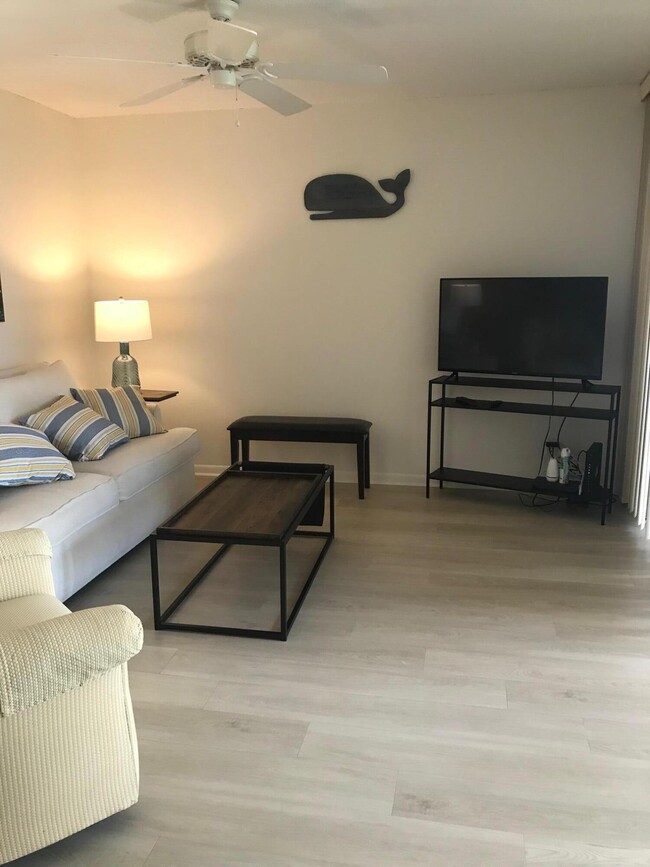 Building Photo - 353 S US Hwy 1