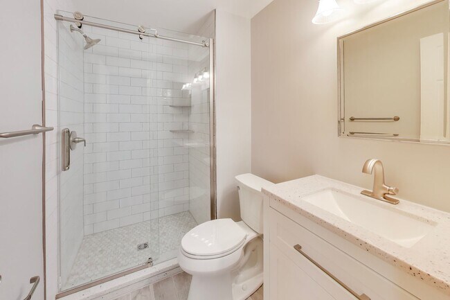 Building Photo - Spectacular 3 Bed + LOFT + 3.5 Bath- Custom Kitchen & Master Retreat w/ Beautiful Updates
