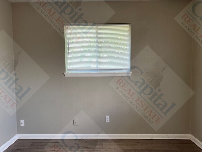 Building Photo - 402 W Curtis Dr