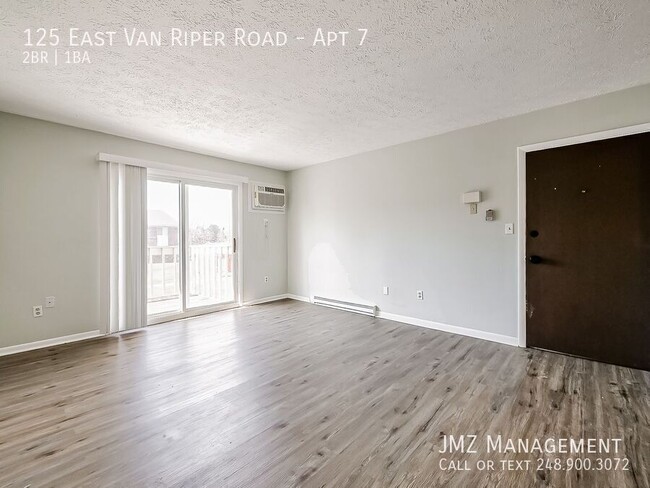 Building Photo - 125 E Van Riper Rd