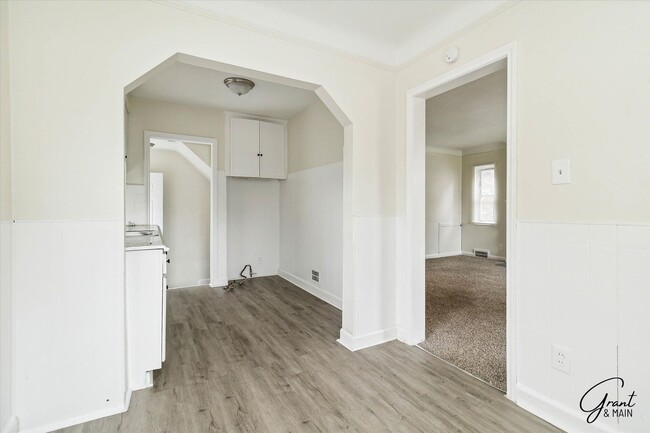 Building Photo - $1,300/month - 3 Bed 1 Bath in Detroit