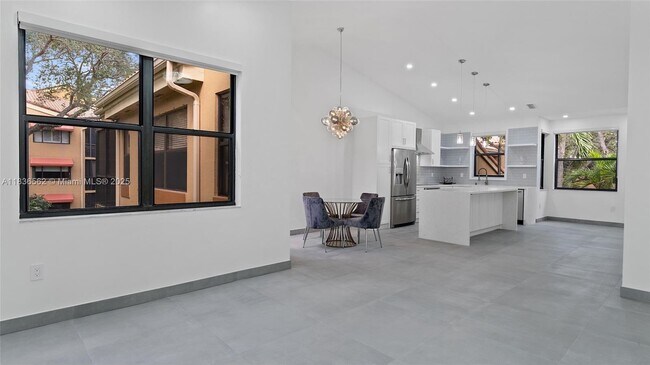 Building Photo - 15533 N Miami Lakeway