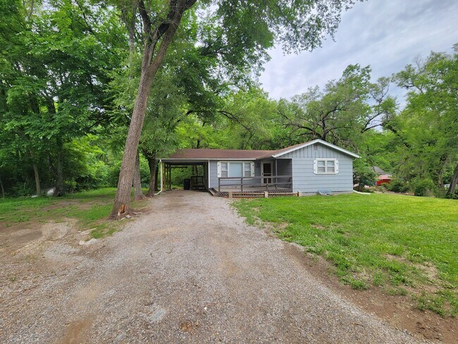 Building Photo - Nice, big, and updated 2BR rancher with full basement, parking off street and carport!