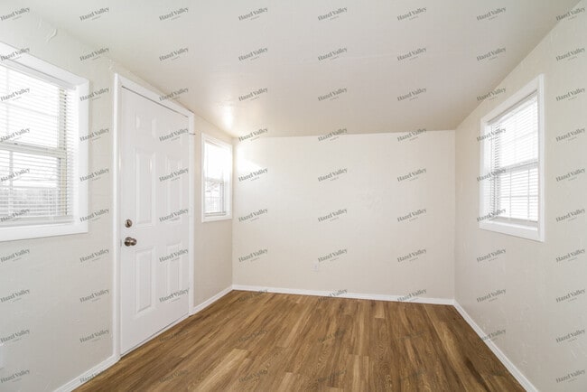 Building Photo - 301 Fay Ave