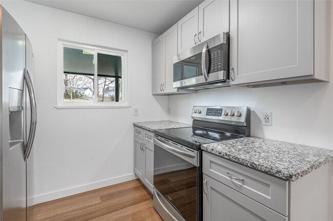 Building Photo - 356 Peach Is Rd