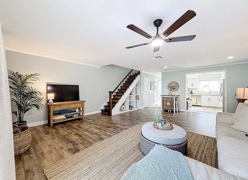 Building Photo - 1655 58th Terrace S