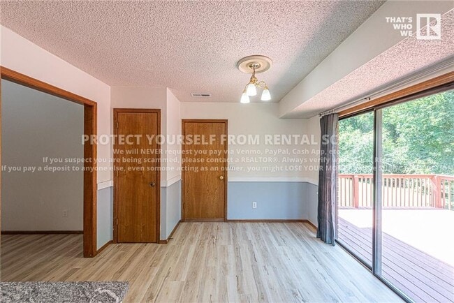 Building Photo - 424 E Malinda Dr
