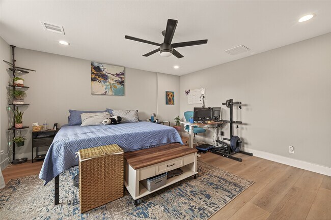 Building Photo - 802 Nashua St