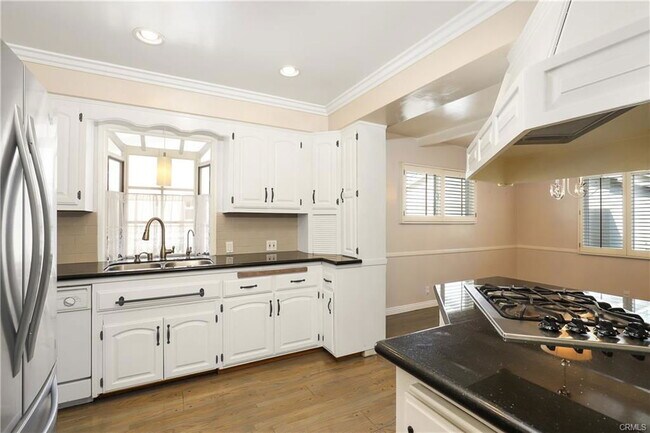 Building Photo - 5650 Heleo Ave