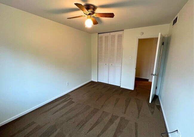 Building Photo - 102 Caernarvon Ct