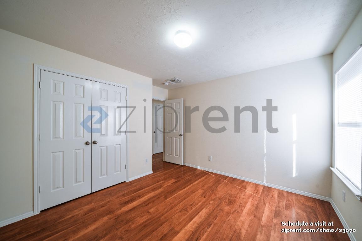 Building Photo - Unit