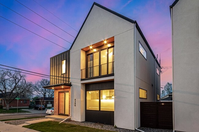 Building Photo - LUX 3BD, 4BA Sunnyside Home with Office and 2-Car Garage