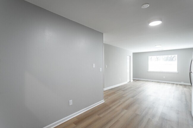 Building Photo - 2703 E 25th St