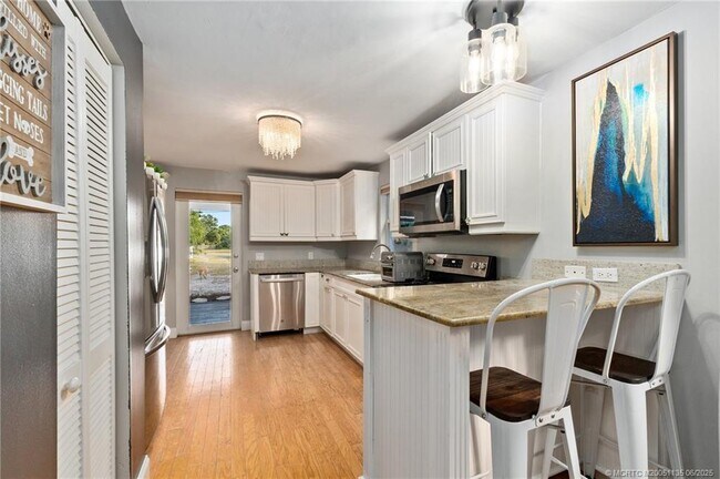 Building Photo - 508 SE Balboa Ave