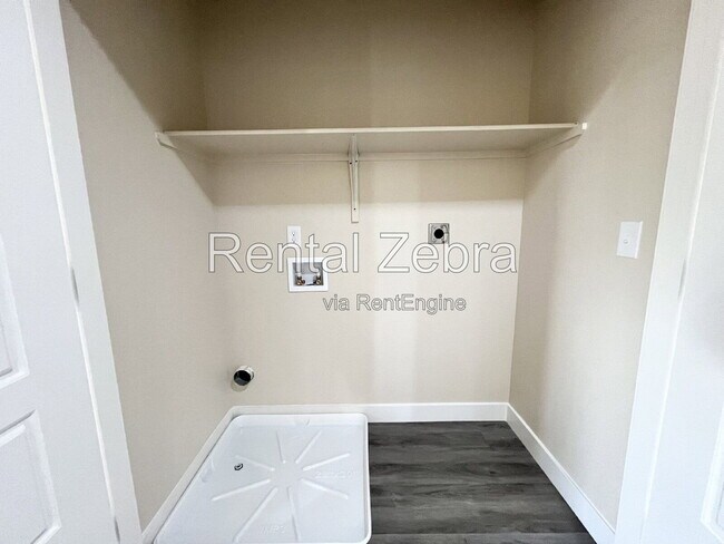 Building Photo - 1310 Playa Del Rey Dr