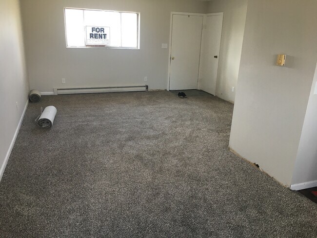 Building Photo - 2480 Walcutt Rd