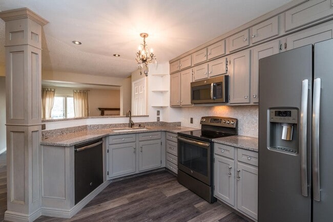 Building Photo - Spacious 3 Bedroom, 3 Bathroom Willowbrook Condo in Gunbarrel