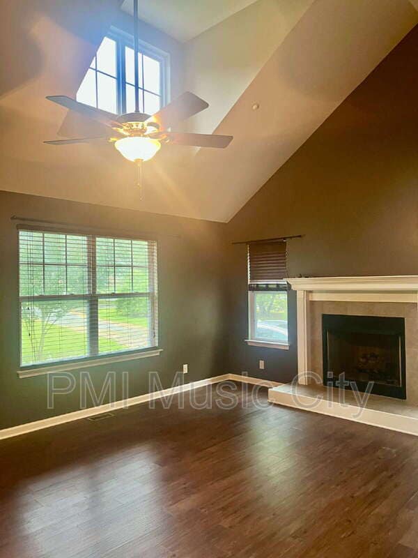 Building Photo - 225 Hickory Dr