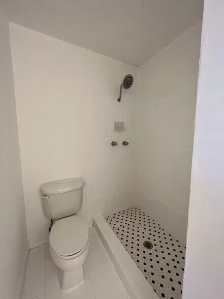 Building Photo - 701 SW 75th St