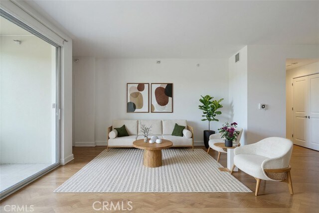 Building Photo - 850 E Ocean Blvd