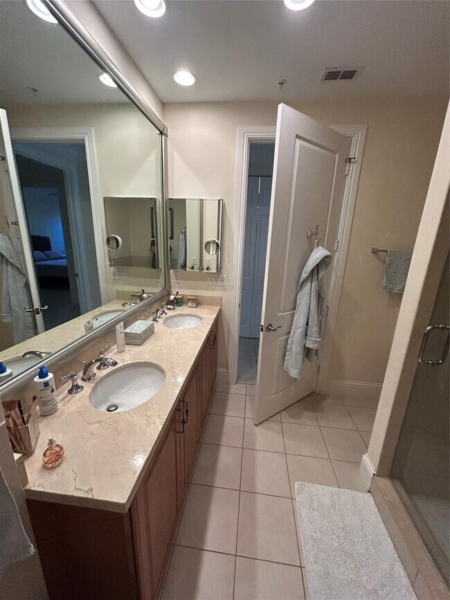 Building Photo - 226 N Latitude Cir