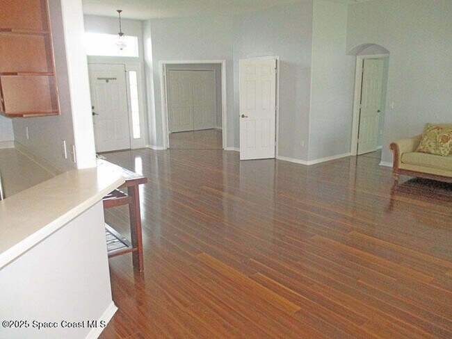 Building Photo - 935 Southlakes Way SW